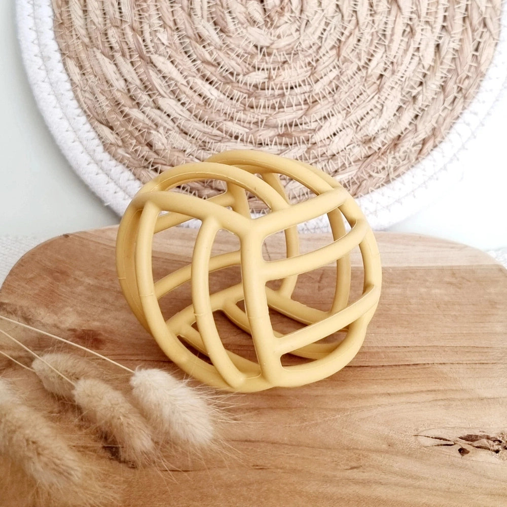 Rammelaartje Balle de motricité flexible en silicone - jaune ocre