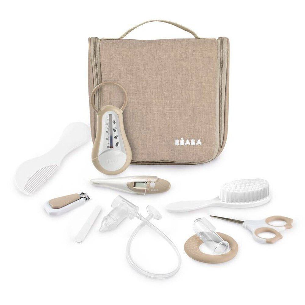 Béaba Trousse de toilette/kit de soin - Beige | Thermomètre de bain, ciseaux, coupe-ongles, brosse, anneau de dentition, mouche-bébé et lime à ongles
