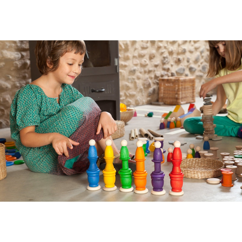 Figurines en bois Nins Grapat avec pots et disques