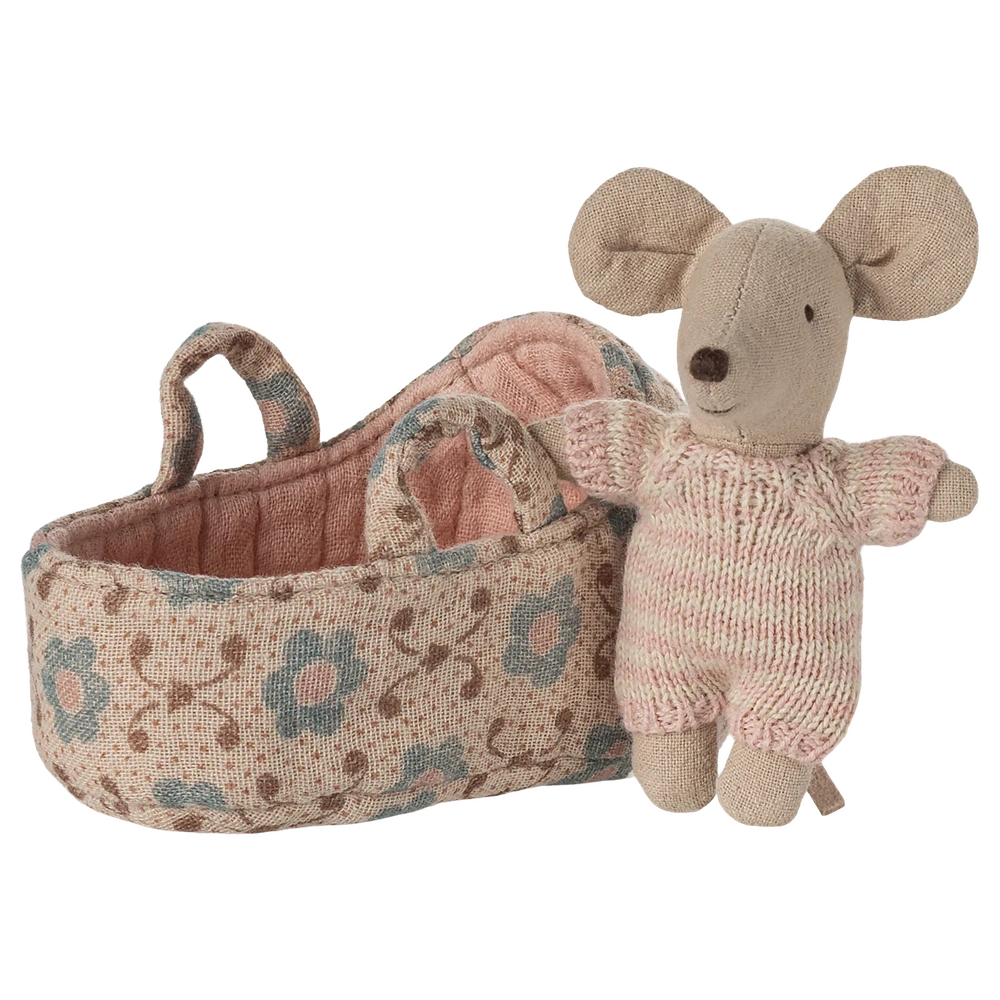 Maileg Souris bébé dans un berceau de voyage - rose