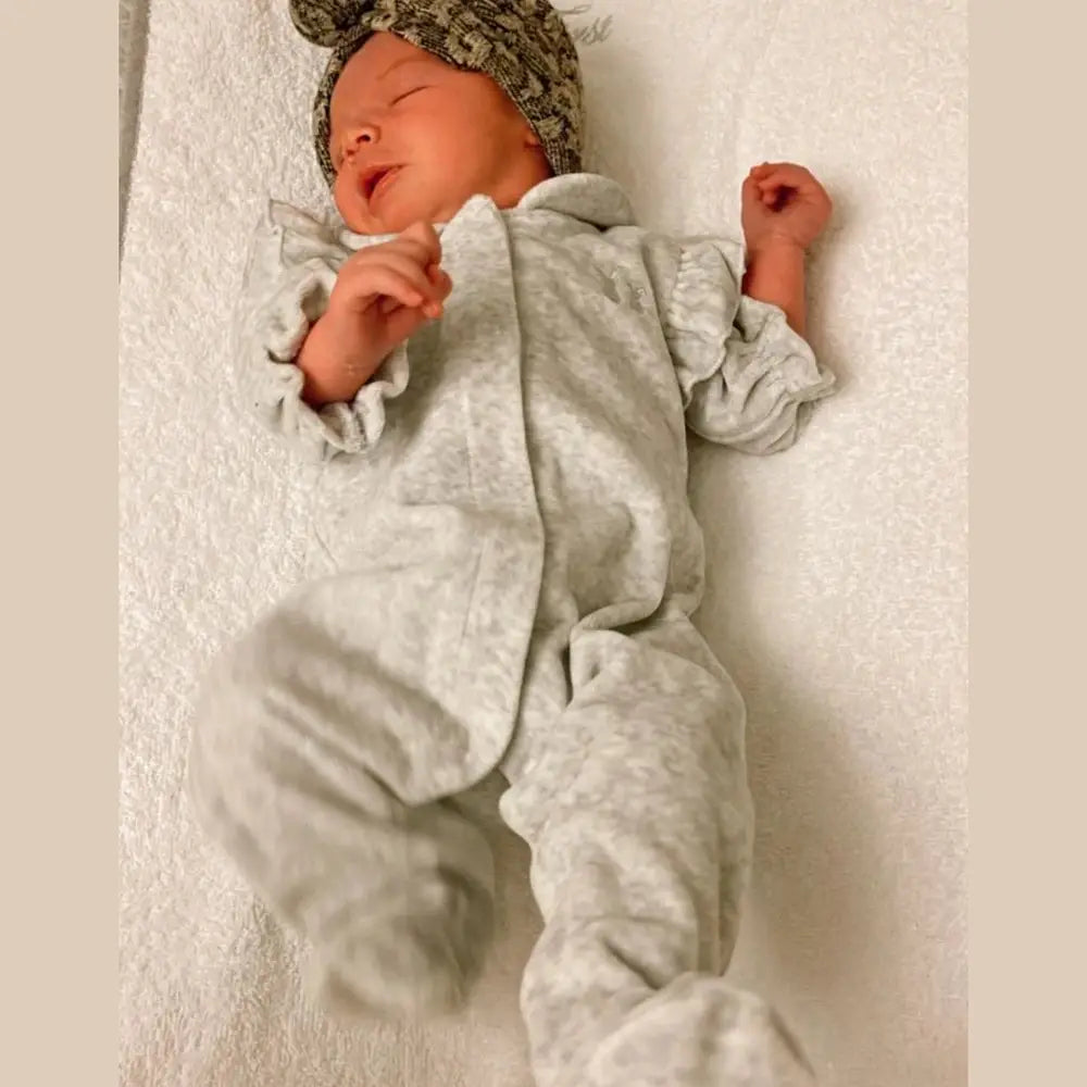 Grenouillère bébé en velours ultra doux gris chiné avec volants