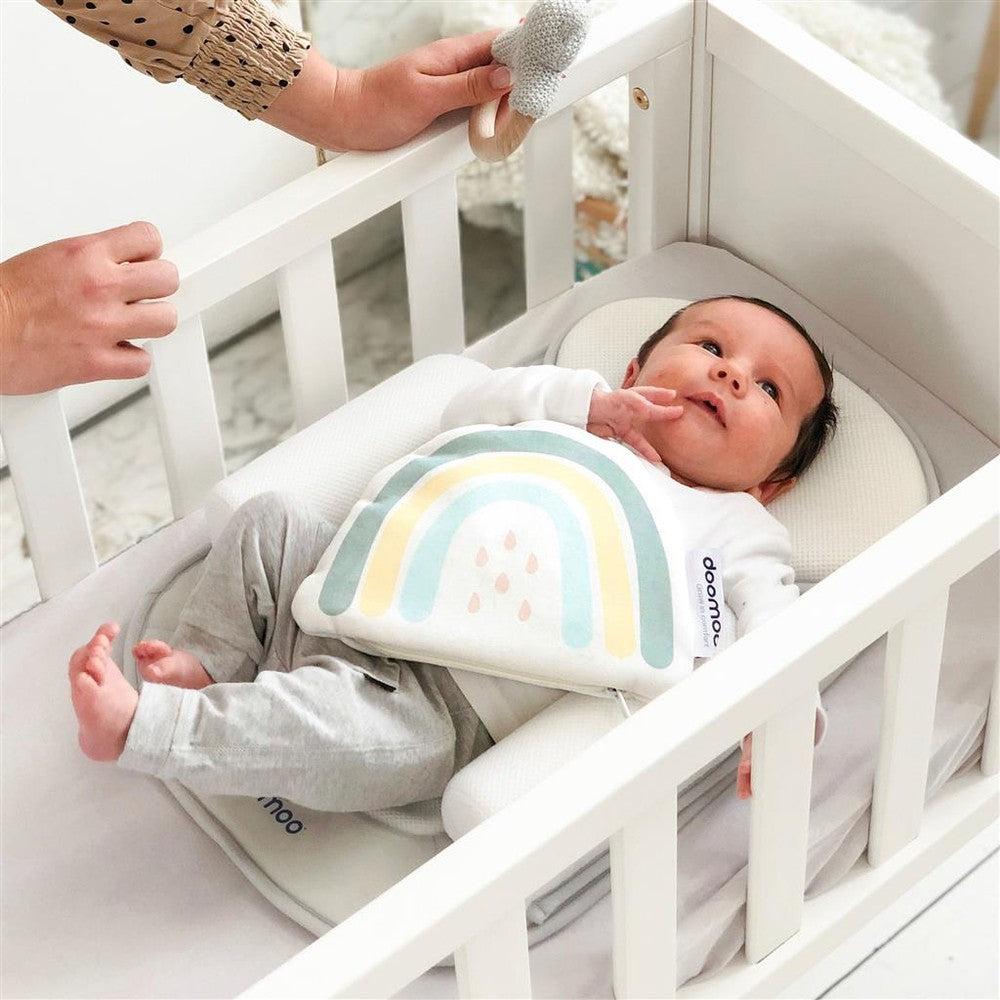 Coussin de nid Doomoo Snoogy pour bébés - Rainbow