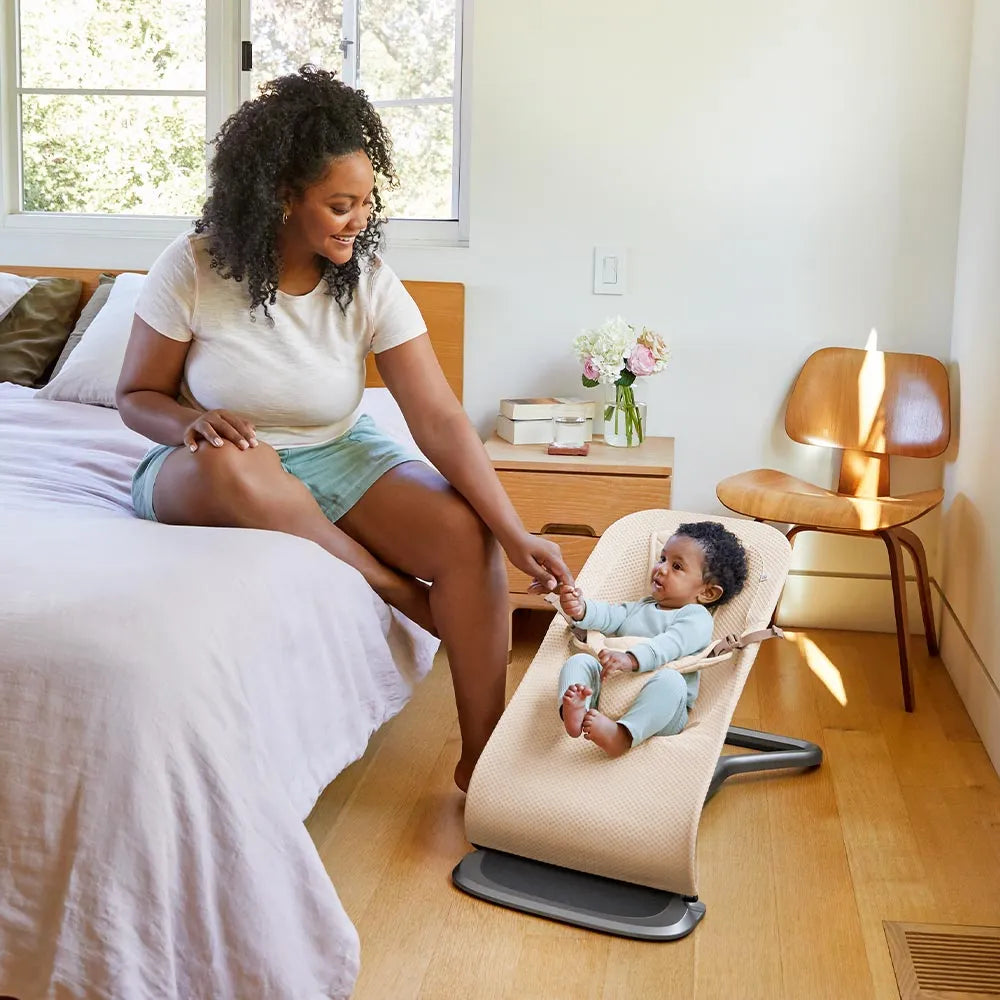 Ergobaby transat 3-en-1 Evolve - Chaise berçante en mesh crème