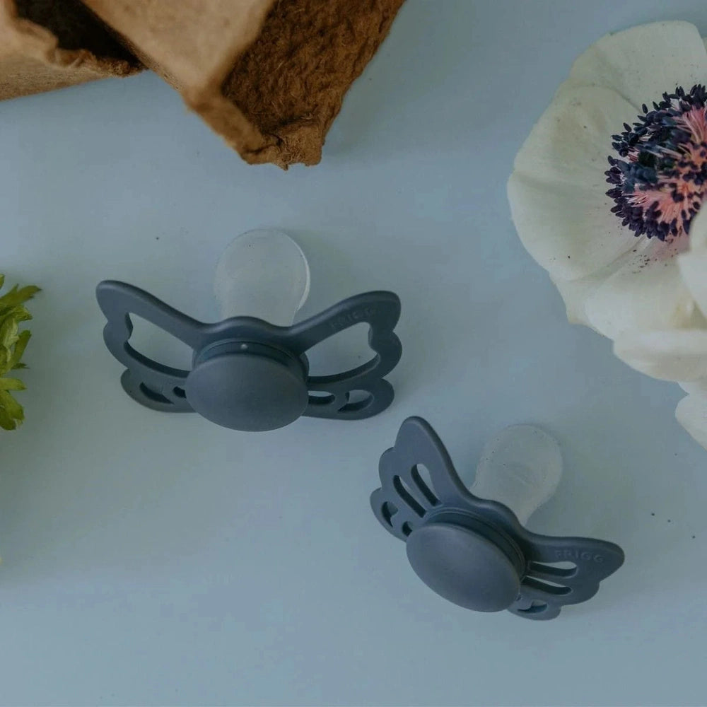 Tétine Frigg Butterfly anatomique - silicone - gris T1