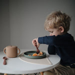 Assiette en silicone Mushie avec compartiments et ventouse - Dried Thyme