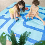Quut - Serviette de jeu XL - 180x180cm - On The Road Bleu