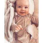 COMBINAISON BÉBÉ EN VELOURS CAMEL AVEC COL EN POPLINE BLANC